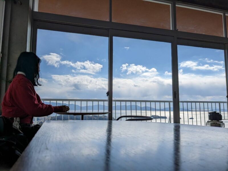 海が綺麗なカフェでの写真